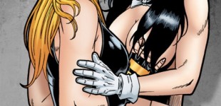 Sexy Zatanna gets fucked by a strap-on wearing Black Canary